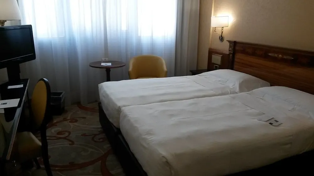 Una Hotels Scandinavia Milano 4*, Milan