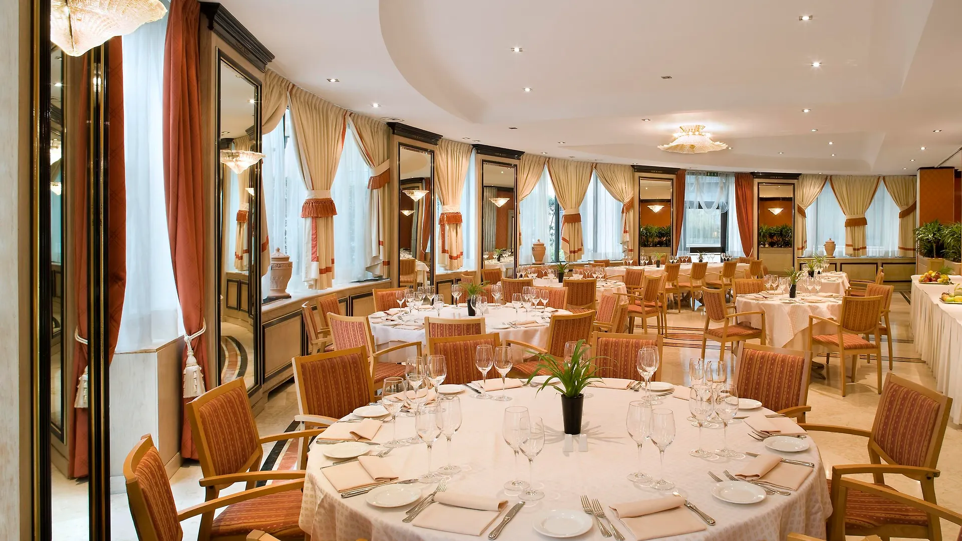 Una Hotels Scandinavia Milano 4*, Milan