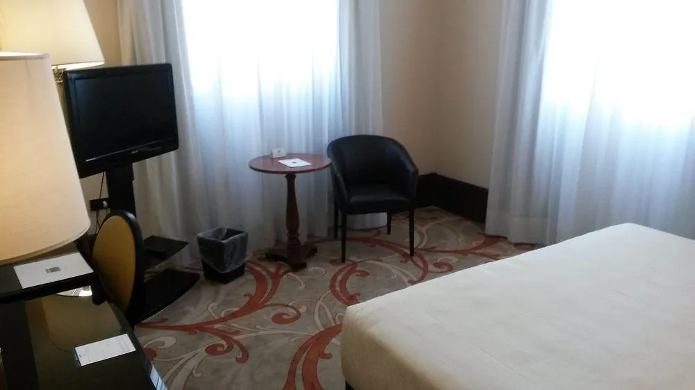 Una Hotels Scandinavia Milano 4*, Milan